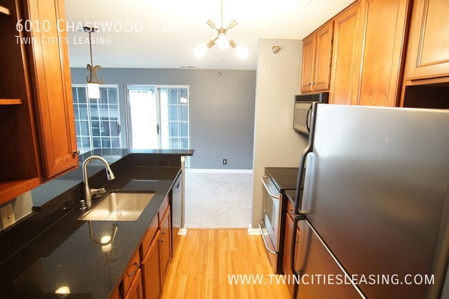 Building Photo - 1 Bed/1 Bath Condo Featuring an Office, Pa...