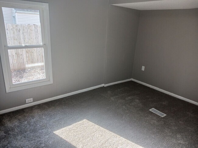 Foto del edificio - Coveted Beaverdale Bungalow