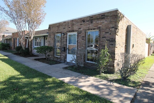 Building Photo - 219 W F St