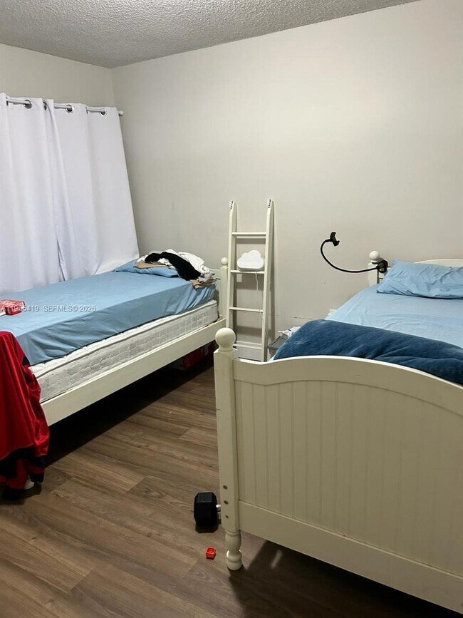 Foto del edificio - 1560 W 46th St