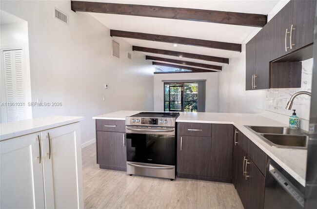 Foto del edificio - 135 Essex Rd