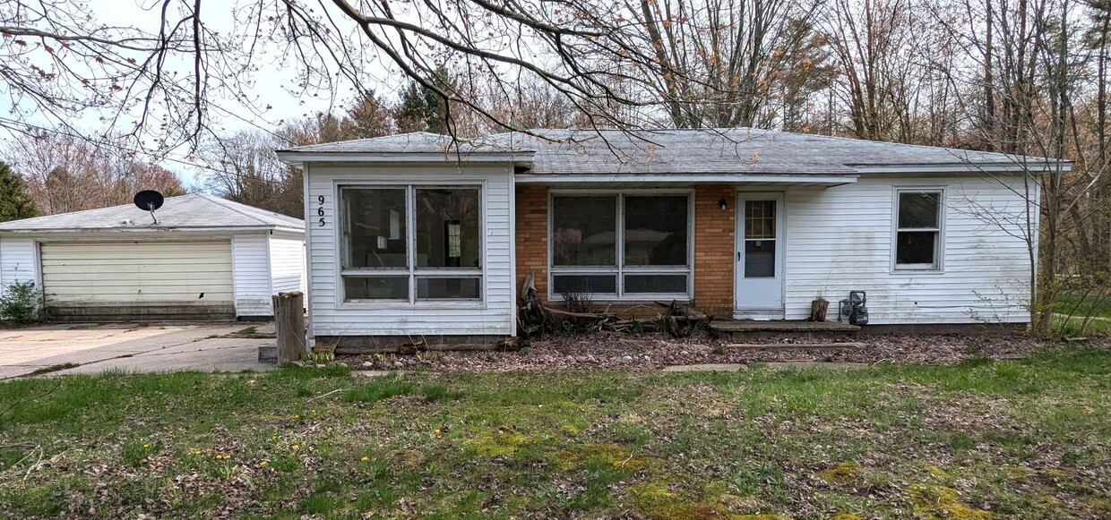 Primary Photo - 965 W Tyler Rd