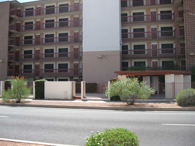 Foto del edificio - Ambassador West Apartments