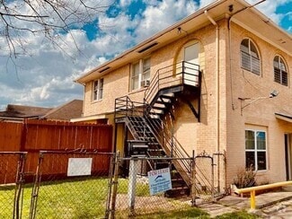 Building Photo - 1602 Henninger St