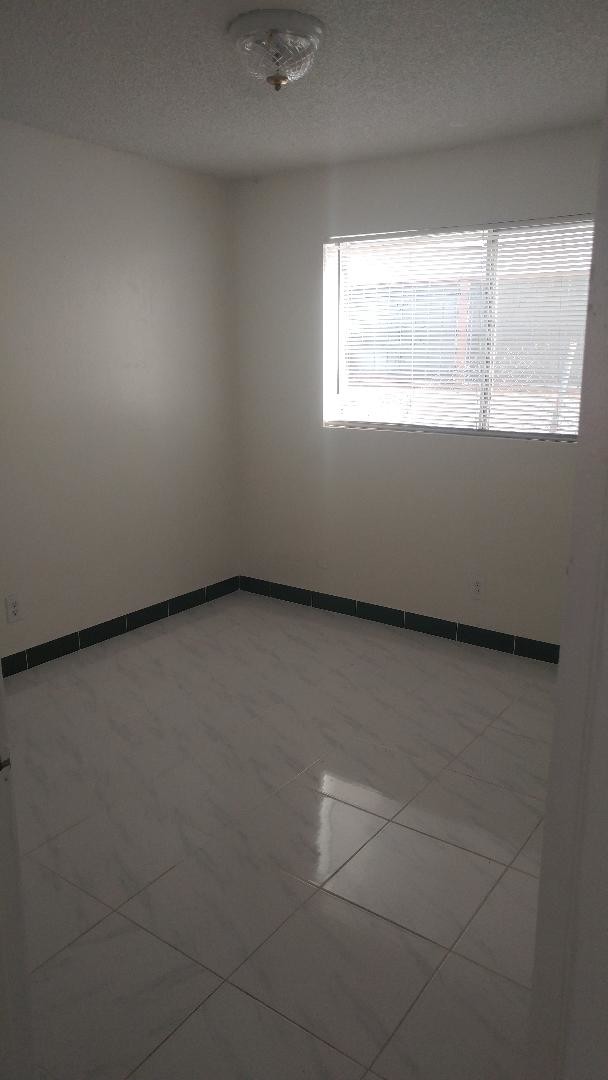 Bedroom 2 - 626 N Kingsley Dr