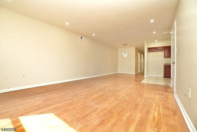 Foto del edificio - 63 Seymour Ave