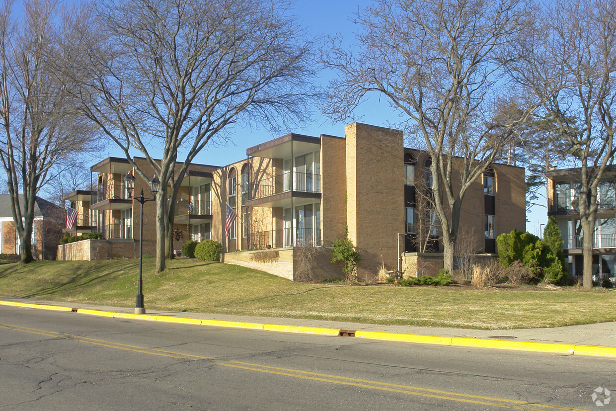 Building Photo - Lakewood Hills