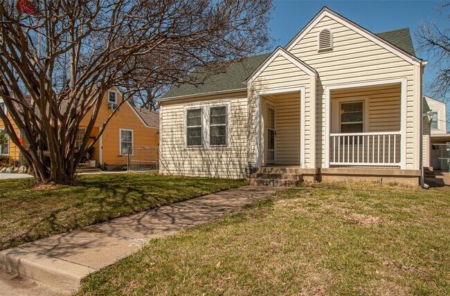 Building Photo - 2705 Marigold Ave