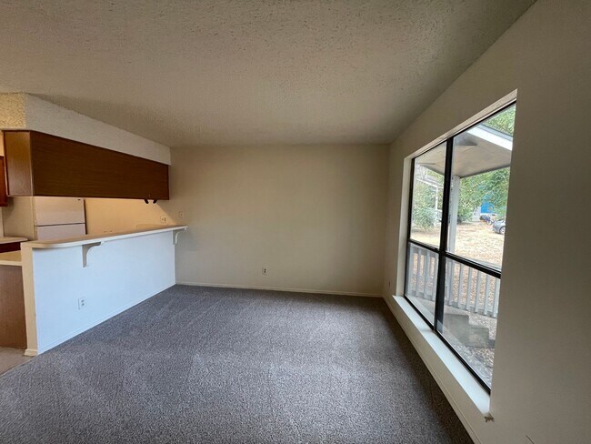 Foto del edificio - Cosy 2-1 1/2 with a great yard!