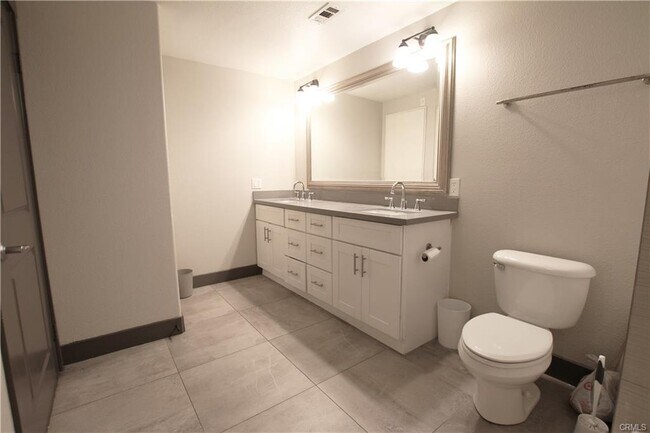 Building Photo - 24545 Town Center Dr