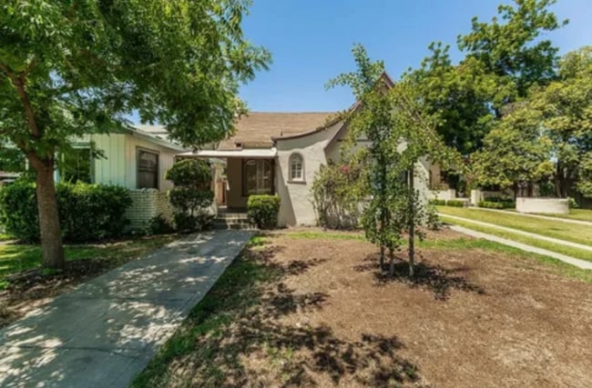 Foto del edificio - 2211 N Van Ness Blvd