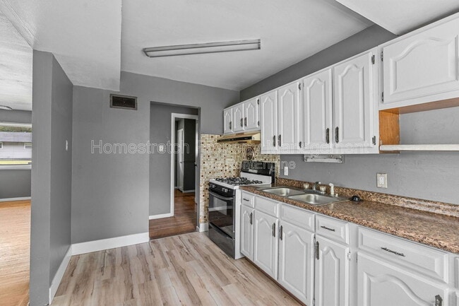 Photo - 135 Dundee Cir House