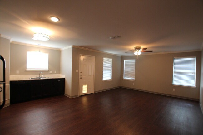 Foto del edificio - 2538-2538 Westminster Dr