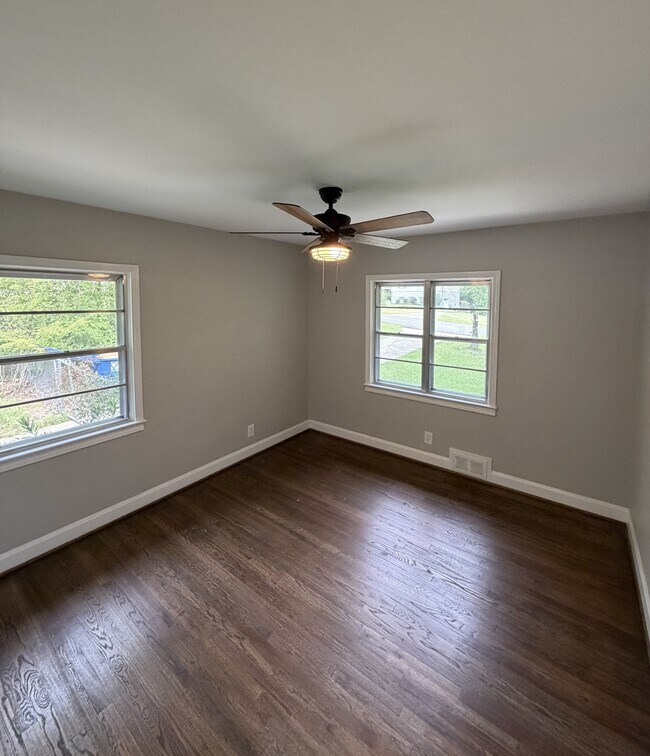 Building Photo - 2116 Rockland Dr