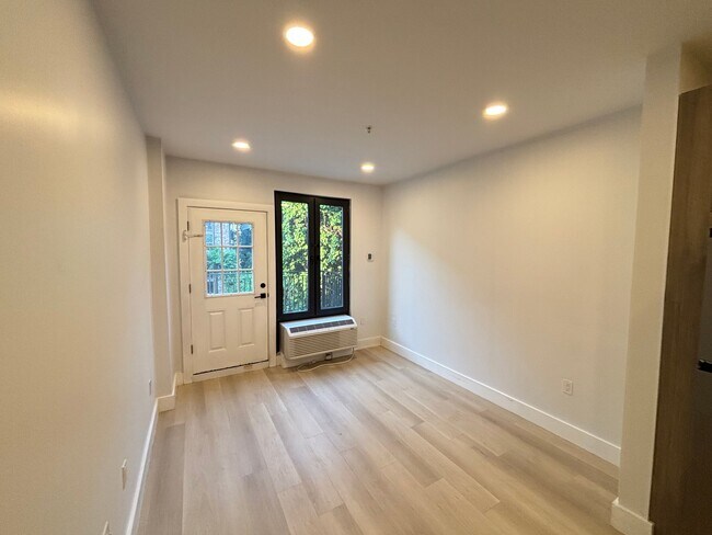 Foto del edificio - 316 Forrest St