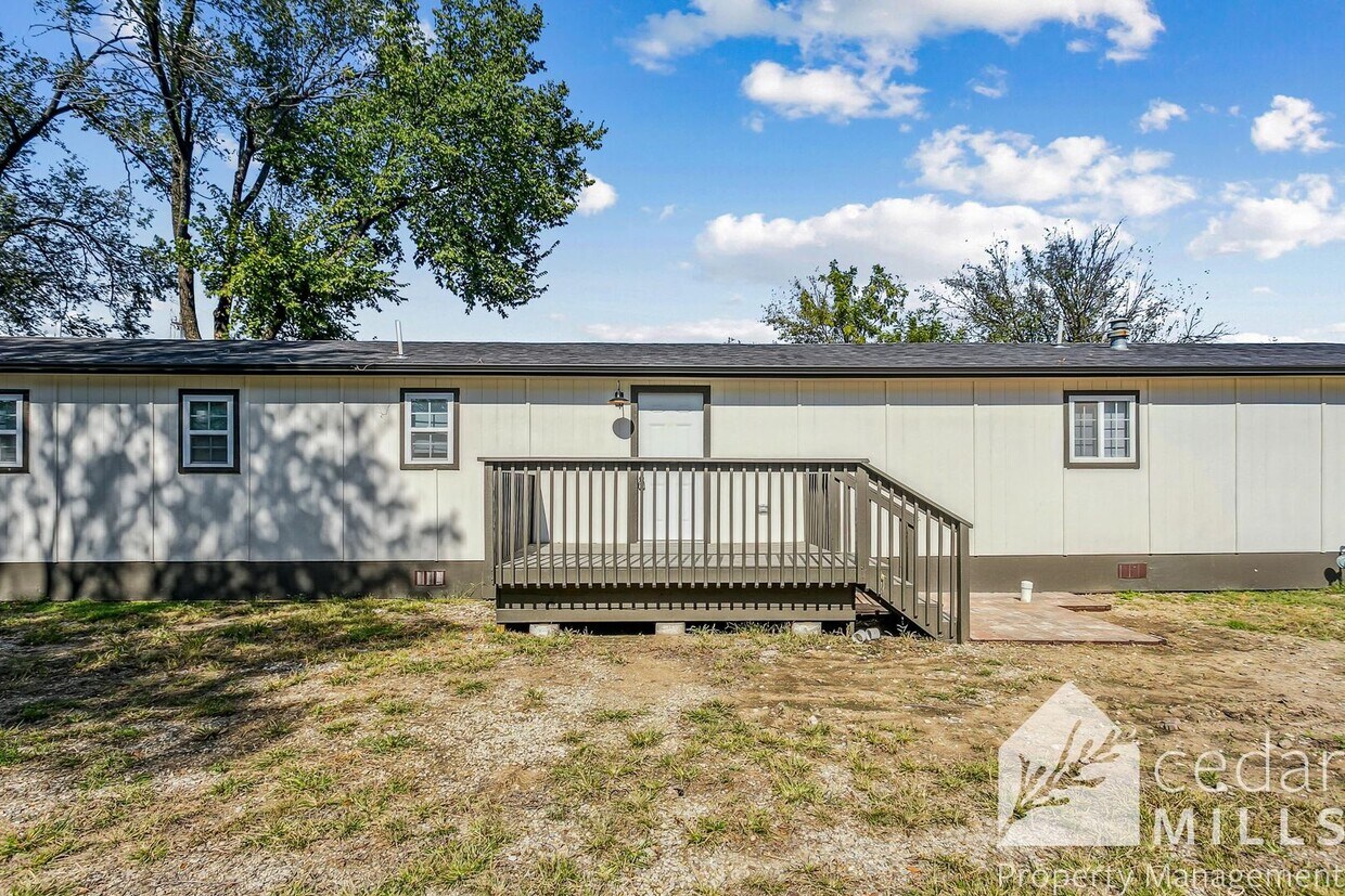 Primary Photo - 3 Bed 2 Bath in South Wichita - Space for ...