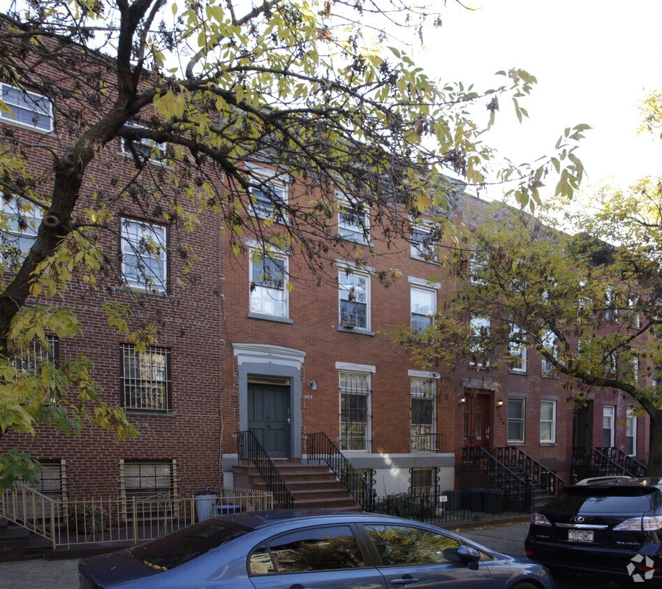 Primary Photo - 403 Adelphi St