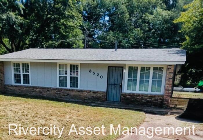Foto principal - A Must See/ High Vaulted ceiling's & Secti...