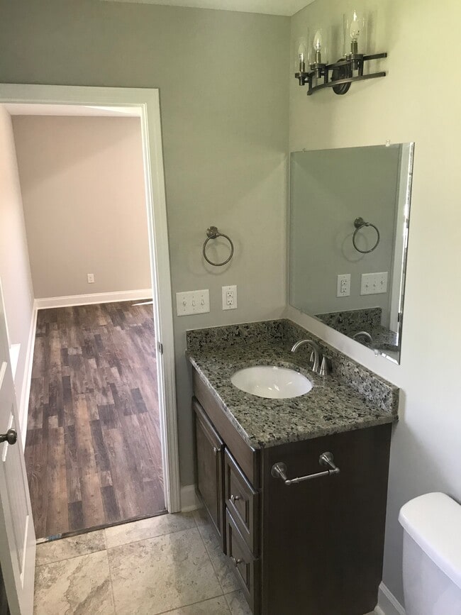 Building Photo - 708 Delta St