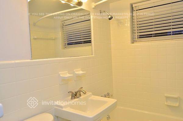 Foto del edificio - 1026 N E St