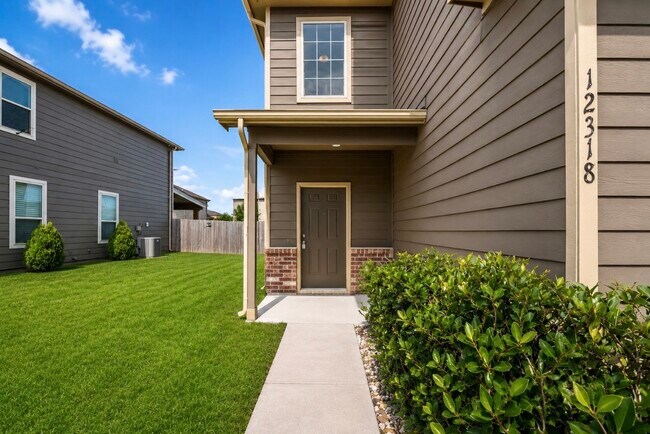 Building Photo - 12318 Skyview Manor Dr