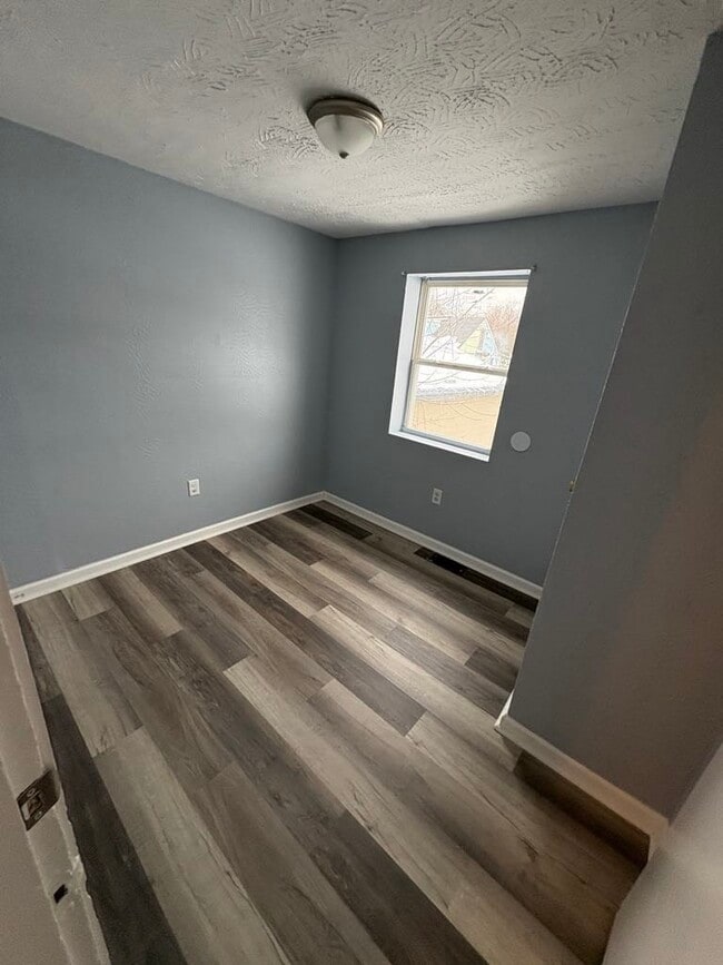 Building Photo - 1022 Byrd Ave