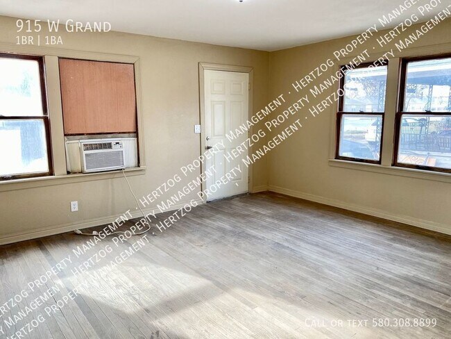 Building Photo - Charming Duplex for Rent - Affordable 1 Be...