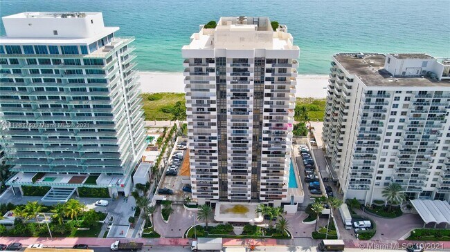 Foto del edificio - 5757 Collins Ave