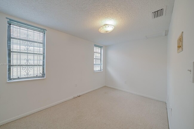 Building Photo - 3421 SW 63rd Ave