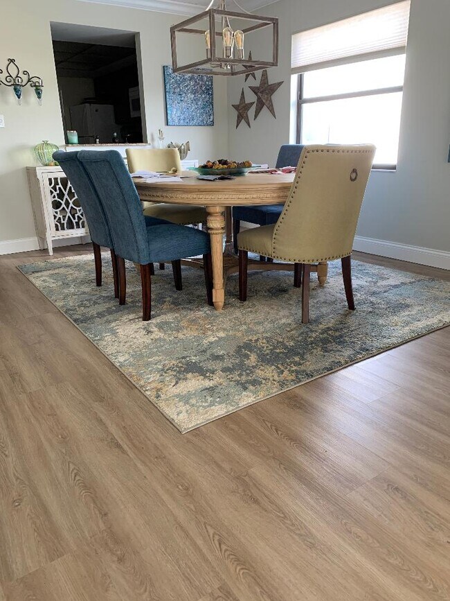 Building Photo - 719 Pinellas Bayway S