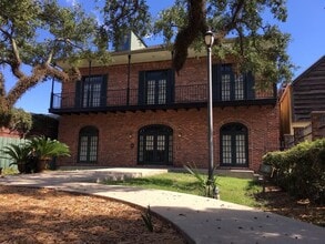 Building Photo - District Flats
