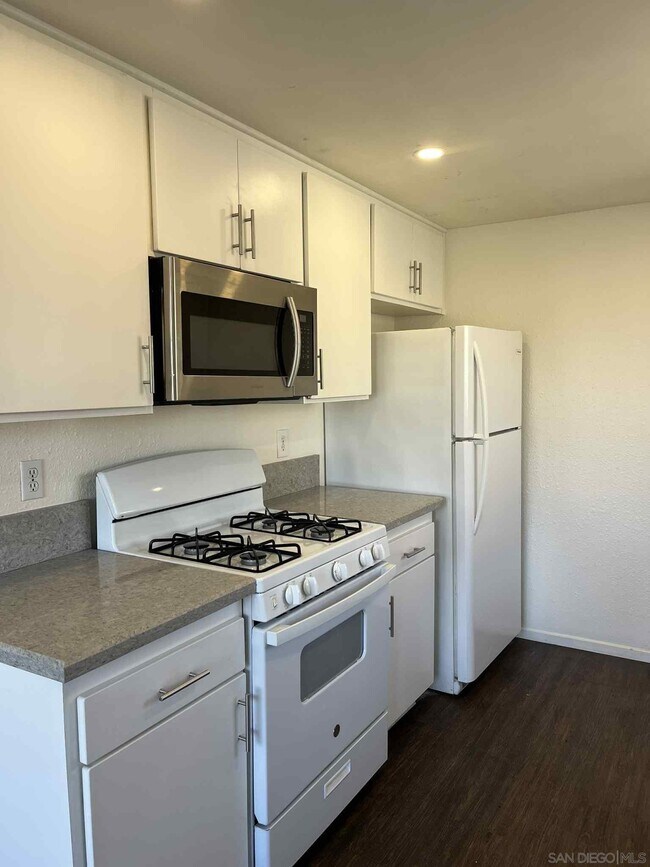 Foto del edificio - 4373 W Point Loma Blvd