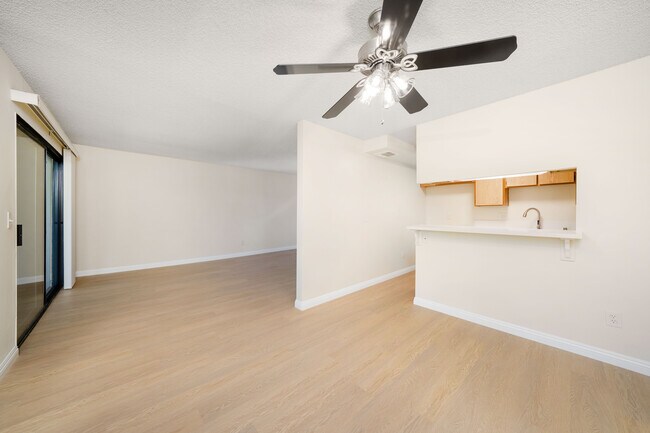 Foto del edificio - 12244 Riverside Dr