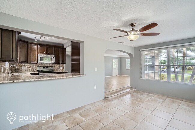 Foto del edificio - 5143 8Th Avenue N, St. Petersburg, FL, 33710
