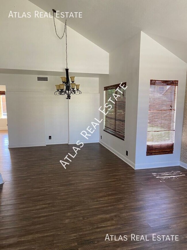 Foto del edificio - 2363 W Hemlock Court