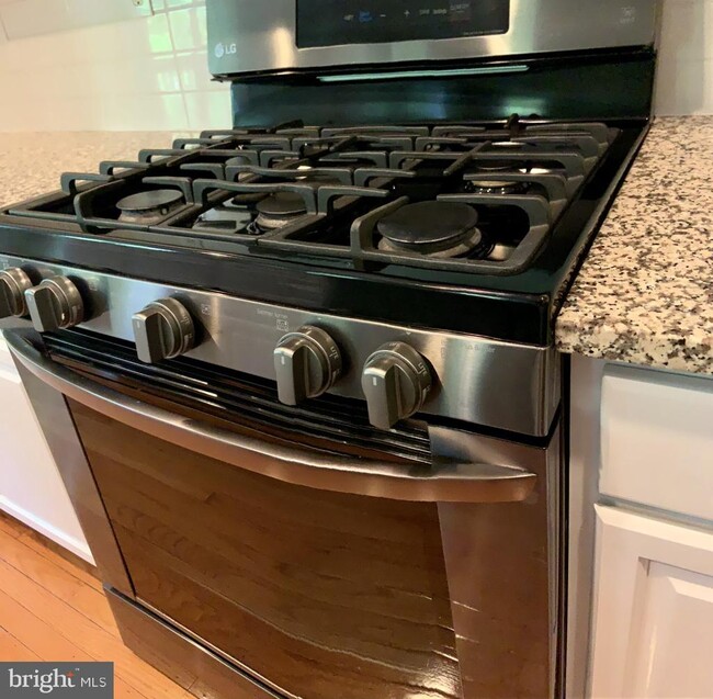 Foto del edificio - 11023 Birchtree Ln