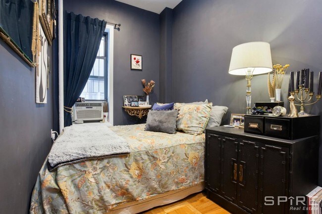 Foto del edificio - 352 E 20th St