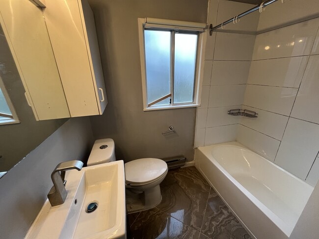 Building Photo - 21706 Dewdney Trunk Rd