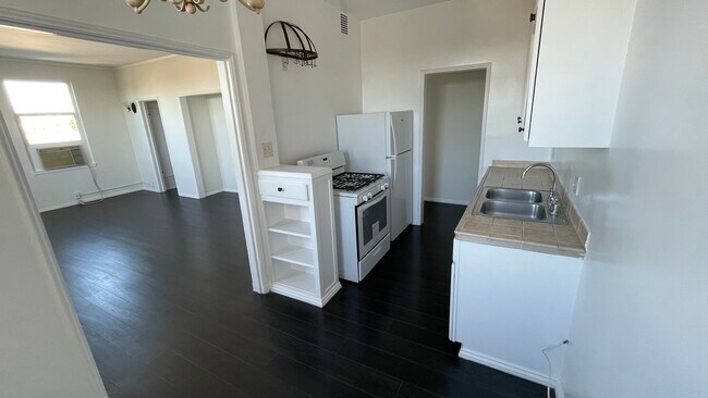 Foto del edificio - Crestwood Tower Apartments