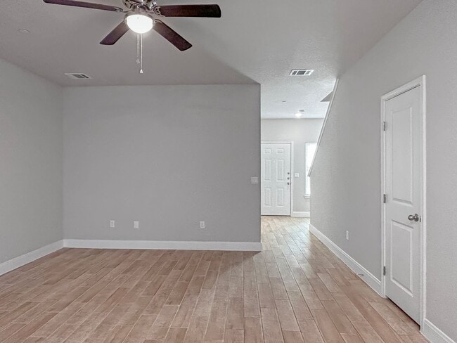 Foto del edificio - Charming Townhome Near I-35 & Randolph AFB
