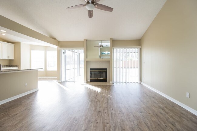 Building Photo - 893 Lagoon Dr