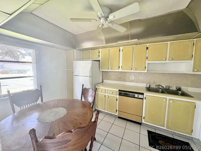 Foto del edificio - 5725 Fernley Dr E
