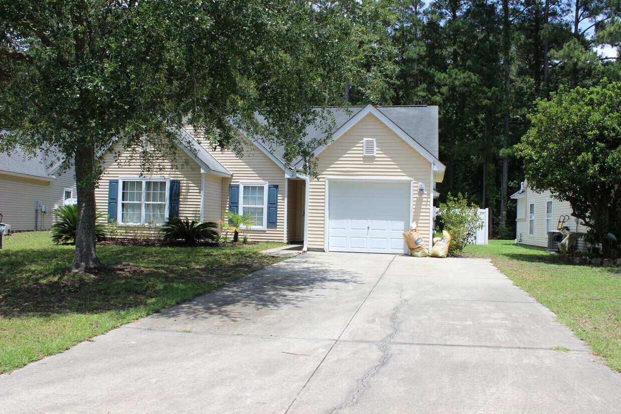 Primary Photo - Ranch Home w/ Privacy Fence