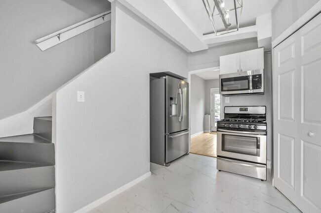 Foto del edificio - Available Now! 2 Bed / 1 Bath Rowhouse in ...
