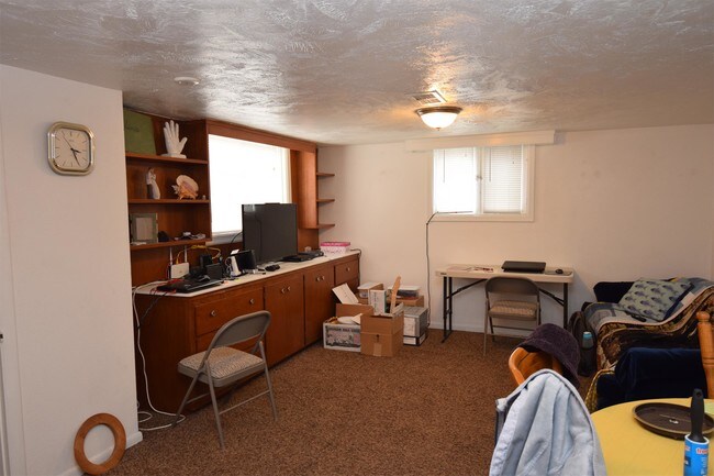 Building Photo - 653 E 800 N