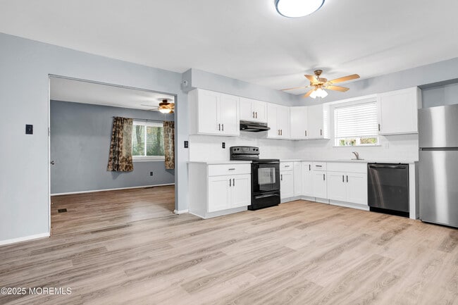 Building Photo - 207 Coville Dr