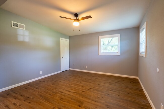Foto del edificio - Unique Tulsa Home Available Now! 3 bedroom...