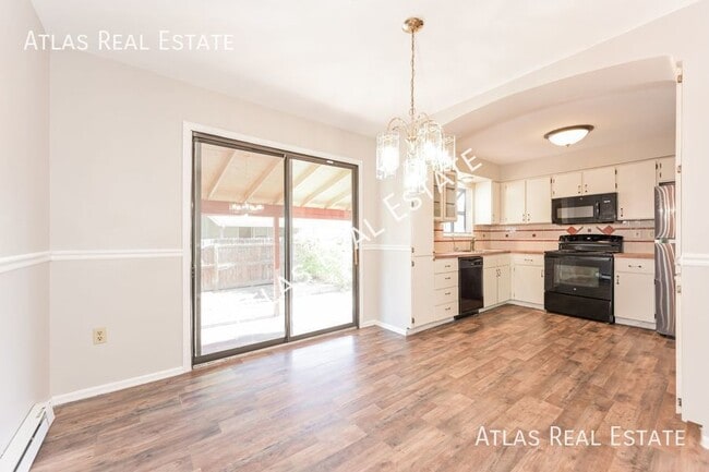 Building Photo - 2 WEEKS FREE RENT IF MOVED IN BY 9/30!  La...