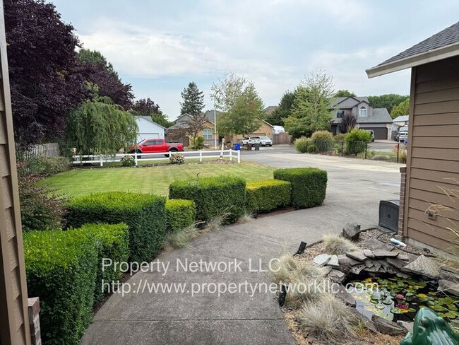 Building Photo - Outstanding 3 Bedroom Fairview Home