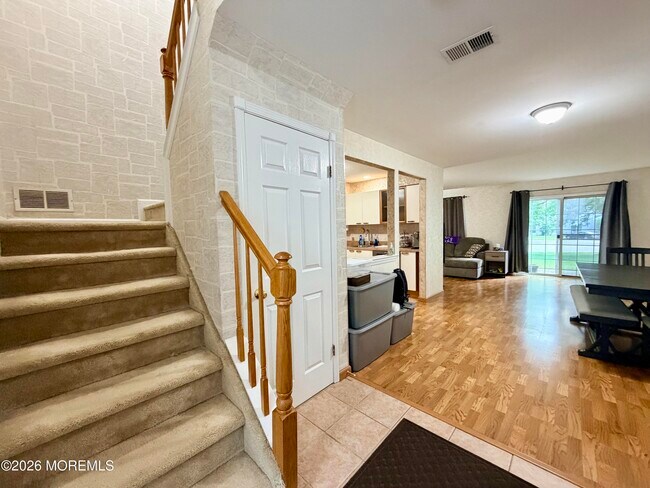 Building Photo - 743 Banyan Ct